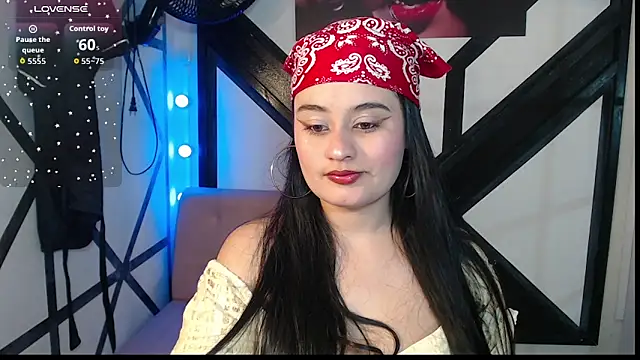 Snapshot of gabriela_tm1 chatting on June 8, 1:44 pm gabriela tm1 online show from June 8, 1:44 pm