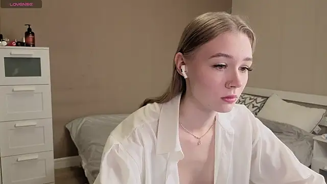 Sellina moon online show from April 8, 2:22 am