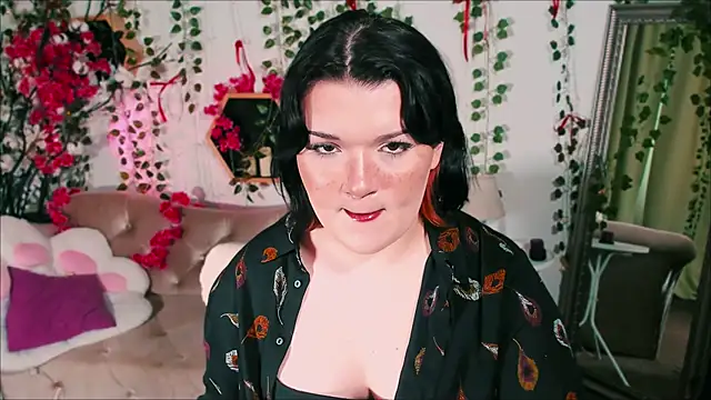 Sara Mour online show from April 4, 1:08 pm