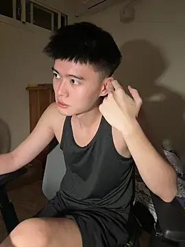 Snapshot of CalvinHY chatting on July 10, 8:00 pm CalvinHY online show from July 10, 8:00 pm
