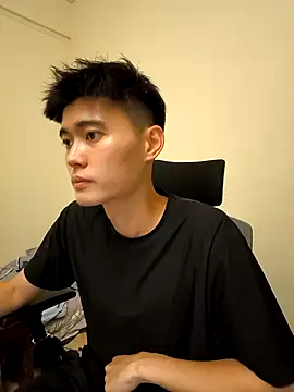 Snapshot of CalvinHY chatting on August 5, 10:29 am CalvinHY online show from August 5, 10:29 am
