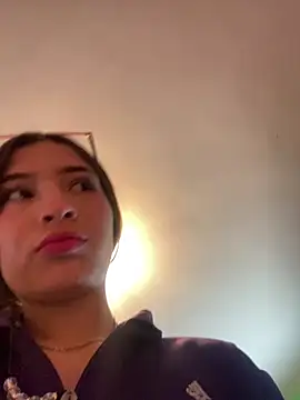 Itze Mua online show from April 1, 1:39 am