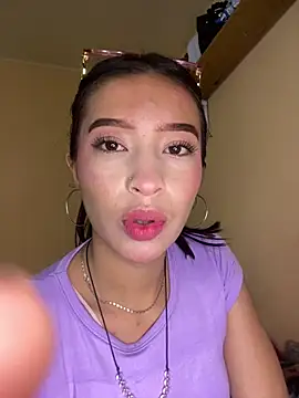 Itze Mua online show from April 5, 10:01 am