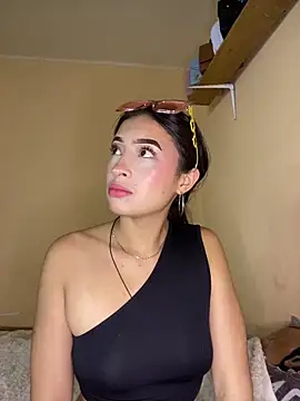 Itze Mua online show from April 6, 1:14 am