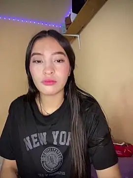 Itze Mua online show from April 15, 11:06 am