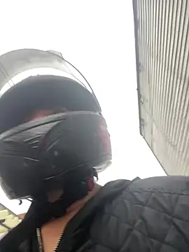 Itze Mua online show from April 17, 11:13 am