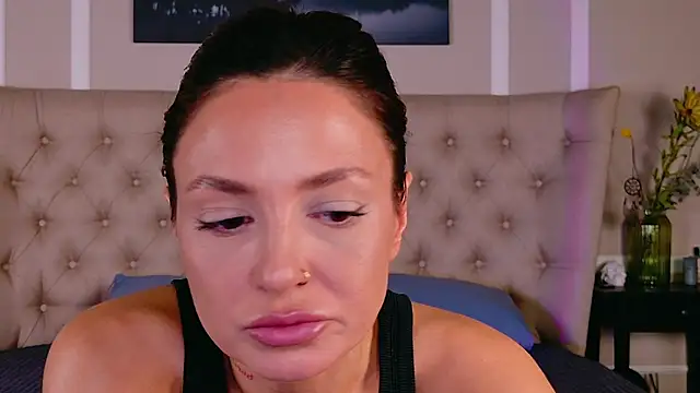 Alexa Stain online show from April 5, 8:06 pm