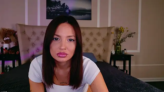 Alexa Stain online show from April 7, 8:42 pm