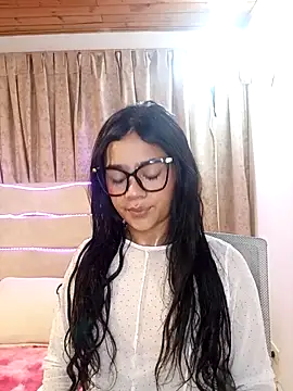 baby-skinnd online show from April 2, 2:15 pm