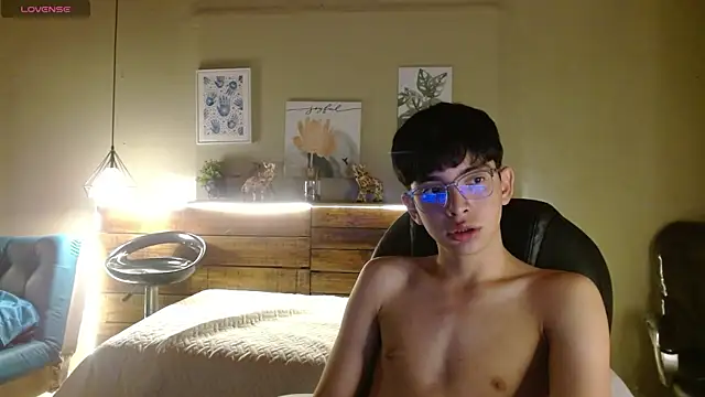 SantiTwinkyy online show from April 7, 12:49 pm