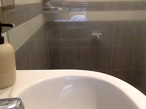 17Komodo online show from April 10, 4:23 pm