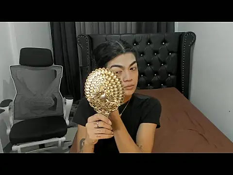 AveryMwore online show from March 26, 3:01 am