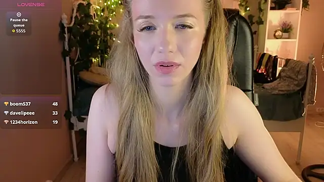 TonyRaymon online show from April 7, 6:19 pm