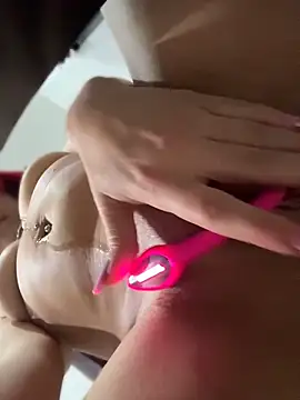 Amelie-RedHoney online show from April 11, 7:45 am