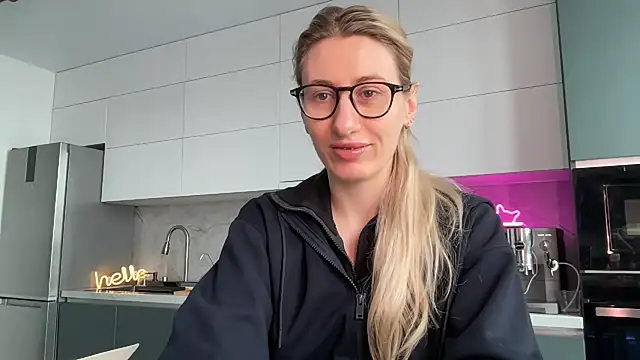 HEY KITSUNKA online show from April 10, 9:14 am