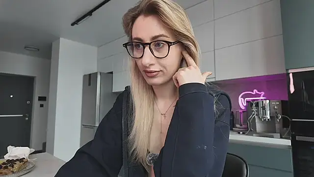 HEY KITSUNKA online show from April 12, 7:46 am