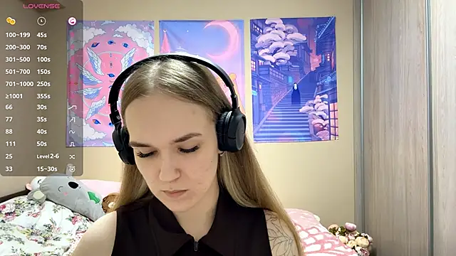 DenitaSpace online show from April 7, 2:39 pm