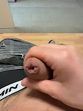 lorenzz122 online show from April 14, 12:22 pm