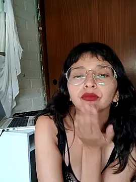 LisaMargo online show from April 17, 3:37 pm