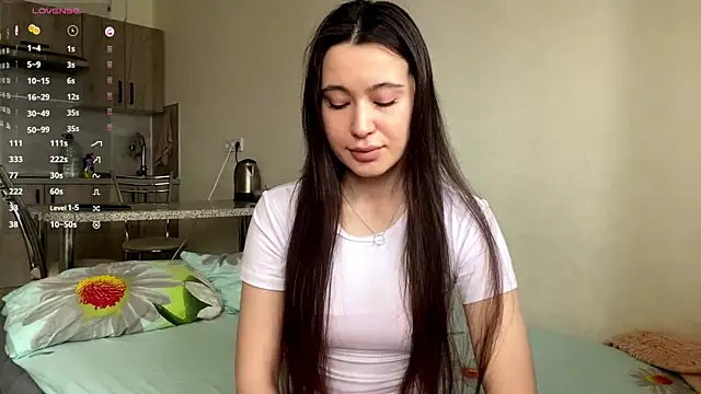 AureaMaggi online show from April 13, 5:24 am