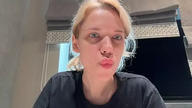 TenderChloe online show from June 18, 9:14 am