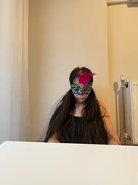 lilyums online show from June 9, 5:24 pm