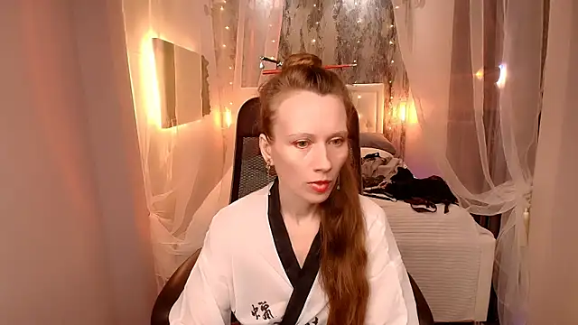 NicoleMiless online show from April 14, 12:33 pm