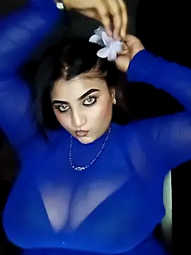 Sanaya Gil online show from March 31, 4:18 pm