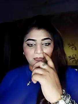 Sanaya Gil online show from April 11, 7:18 pm