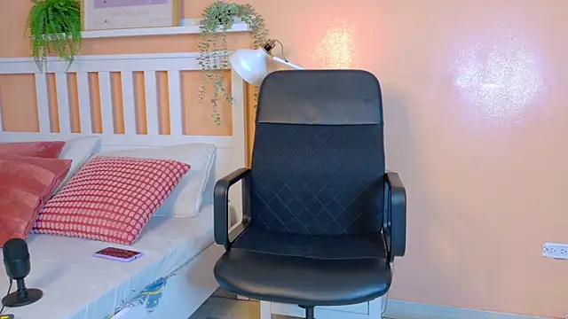 MeganEvanss   online show from April 7, 7:47 pm