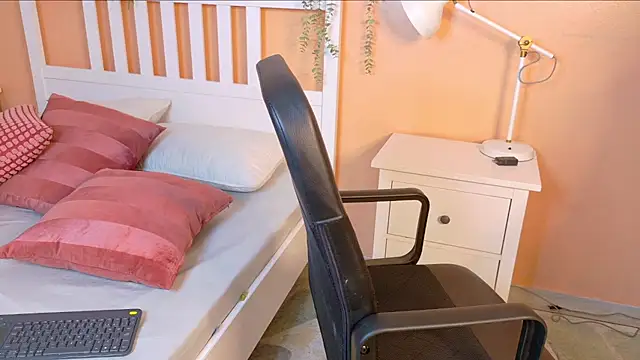 MeganEvanss   online show from April 11, 7:51 pm