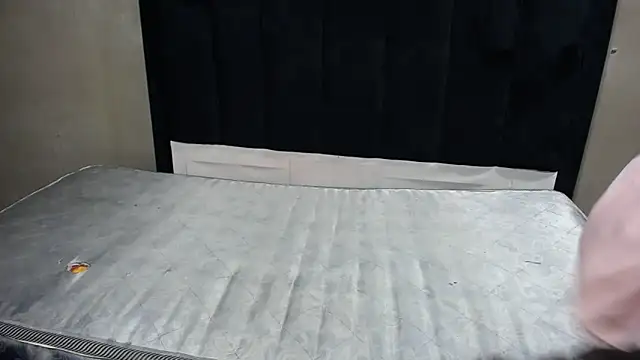 Candylips22 online show from April 19, 8:00 pm