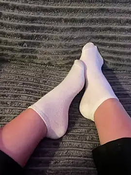 LilouPieds online show from May 7, 8:25 pm