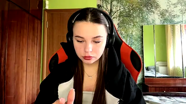 ThedaStrevell online show from March 30, 9:10 am