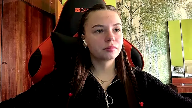 ThedaStrevell online show from March 31, 9:10 am