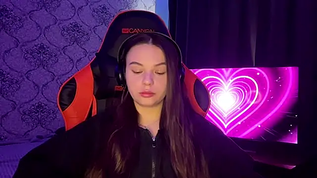 ThedaStrevell online show from April 7, 7:09 am