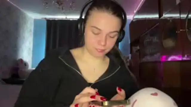 ThedaStrevell online show from April 8, 8:03 am