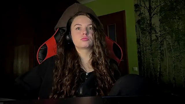 ThedaStrevell online show from April 12, 4:01 pm