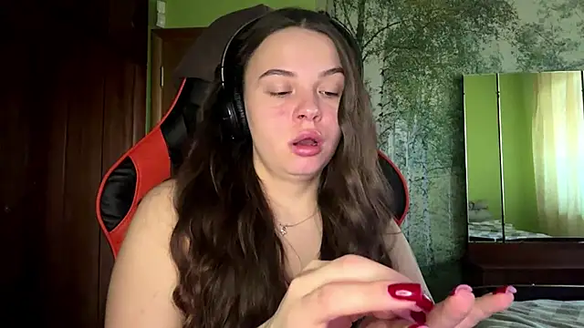 ThedaStrevell online show from April 13, 7:03 am