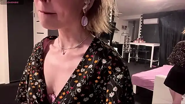 Xylarise online show from April 12, 7:08 pm