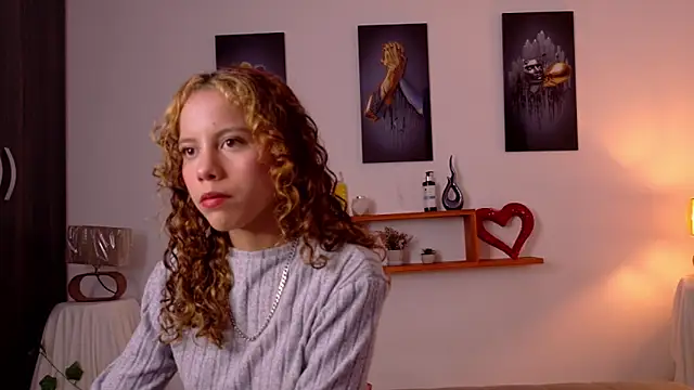 lia valmont 01 online show from March 25, 6:47 pm