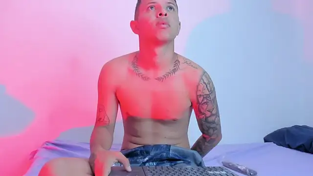 LatinsGuys2026 online show from April 11, 11:14 am