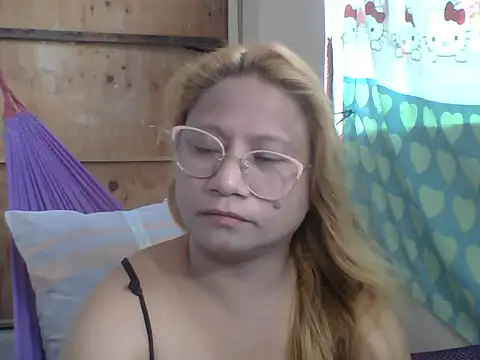 PinayChristine online show from April 9, 3:50 am