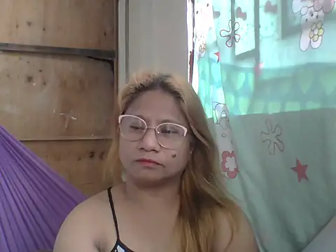 Snapshot of PinayChristine chatting on May 2, 2:27 am PinayChristine online show from May 2, 2:27 am