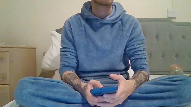 feetlovrr94 online show from March 27, 9:03 pm