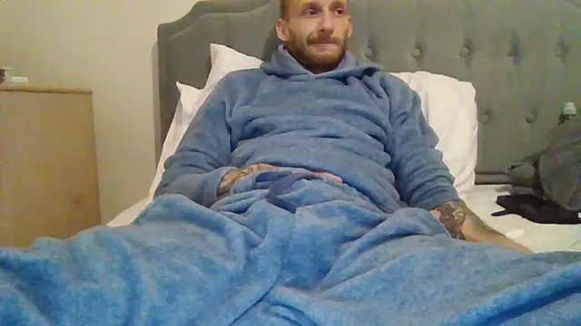 feetlovrr94 online show from April 6, 9:27 pm