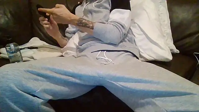 feetlovrr94 online show from April 8, 2:22 am