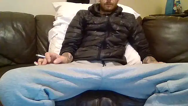 feetlovrr94 online show from April 9, 10:37 pm