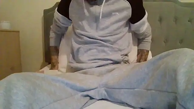 feetlovrr94 online show from April 11, 10:25 pm