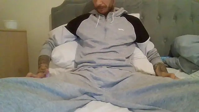 feetlovrr94 online show from April 13, 10:26 pm